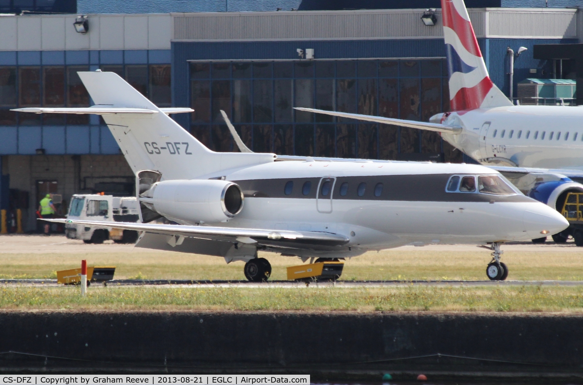 CS-DFZ, 2004 Raytheon Hawker 800XP C/N 258673, Just landed at London City.