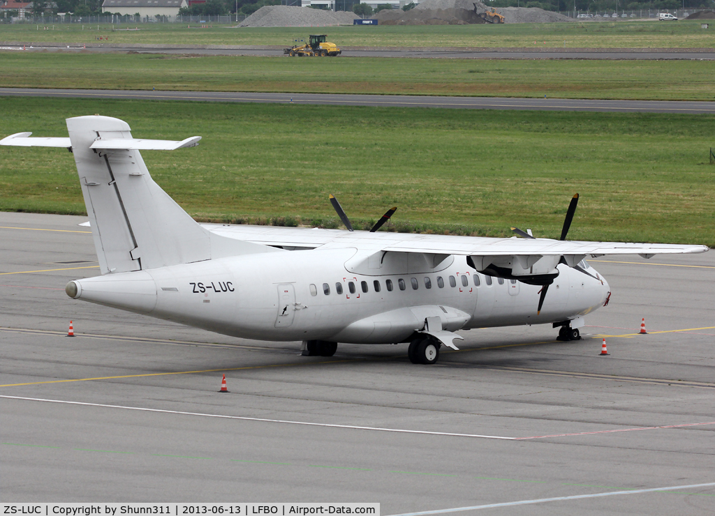 ZS-LUC, 1986 ATR 42-300 C/N 032, Parked at the General Aviation area before delivery after maintenance @ LFBF