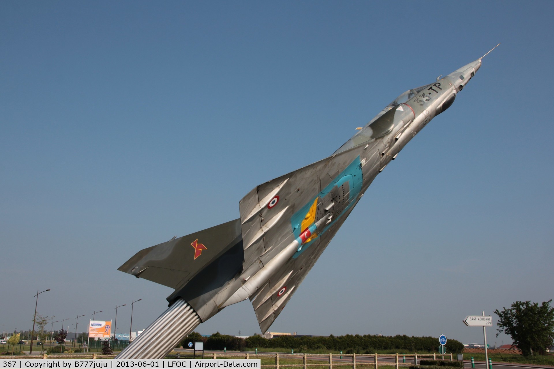 367, Dassault Mirage IIIRD C/N 367, on pole at Chateaudun Air Base