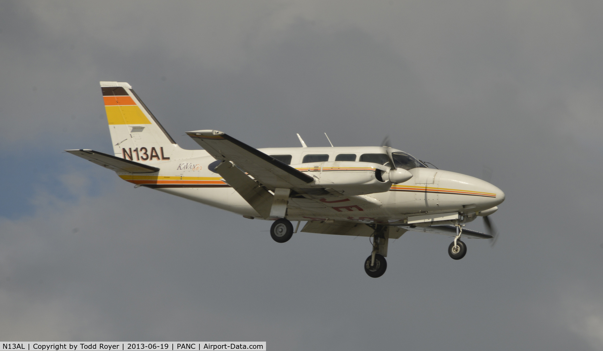 N13AL, 1976 Piper PA-31-350 Chieftain C/N 31-7752009, Landing at Anchorage