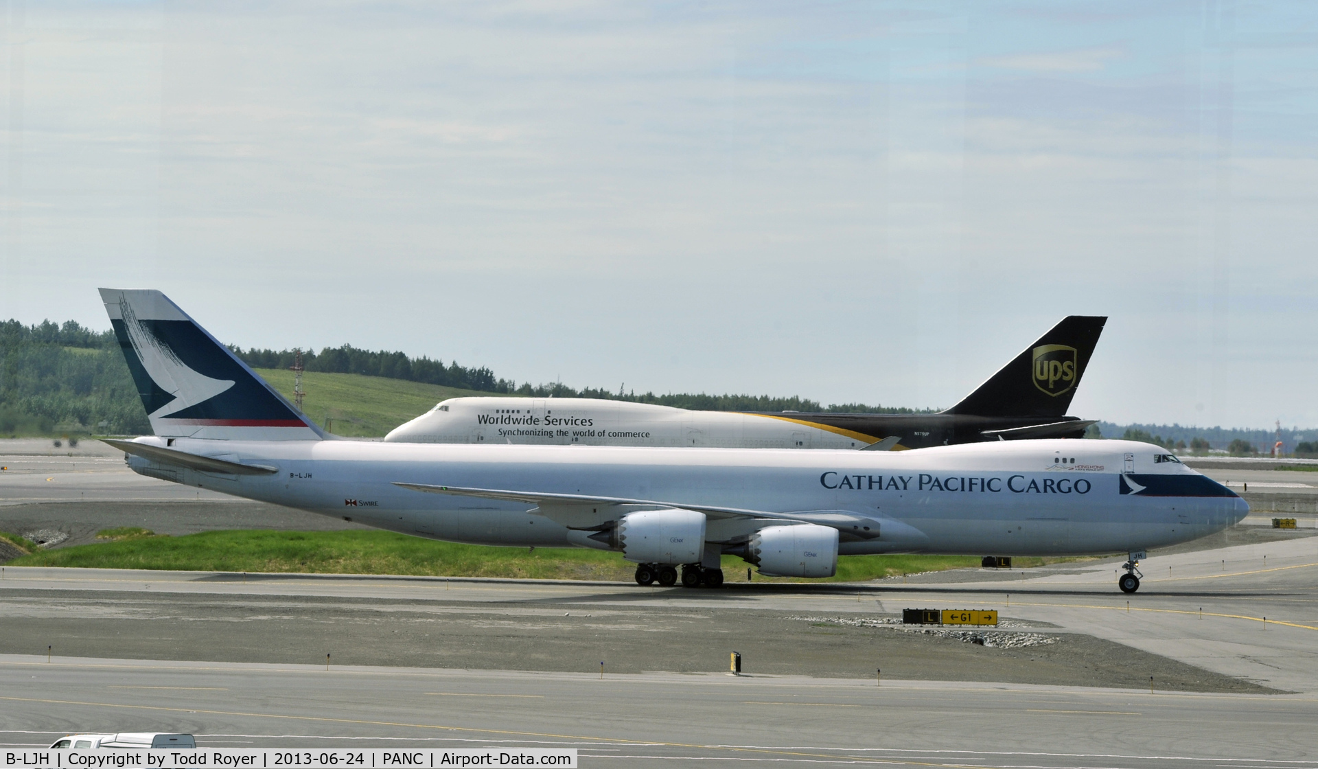 B-LJH, 2012 Boeing 747-867F/SCD C/N 39245, Taxiing to parking