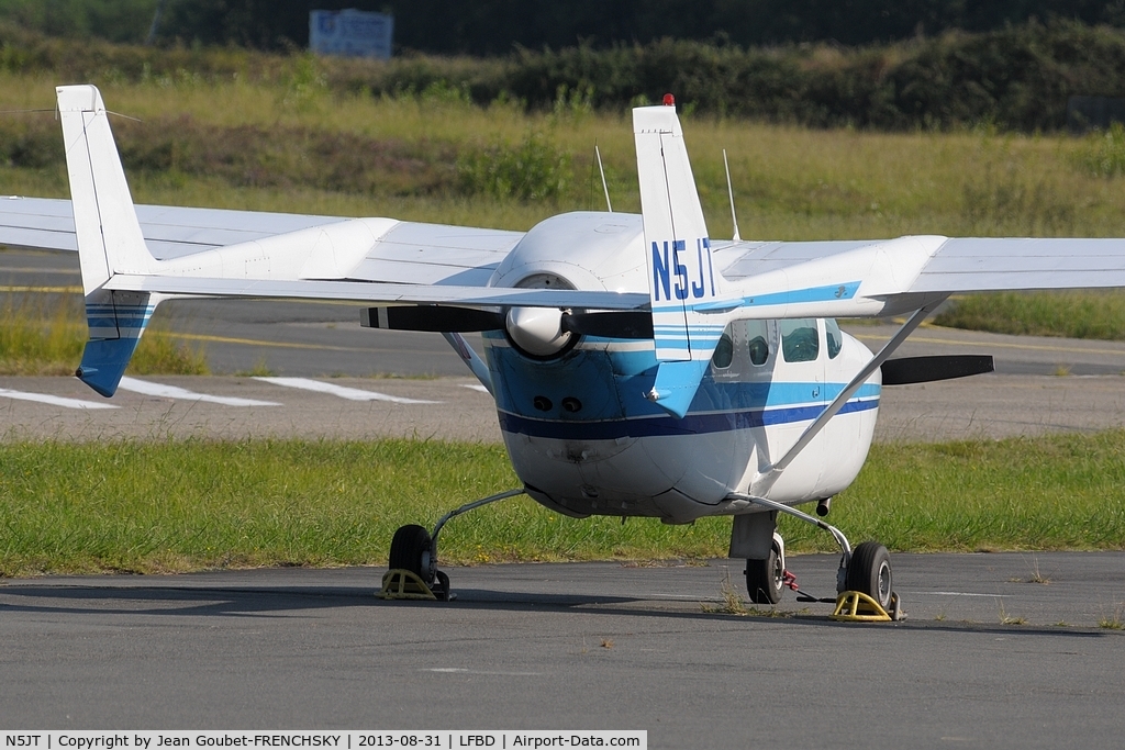 N5JT, 1972 Cessna 337G Super Skymaster C/N 33701468, parking MAP Handling