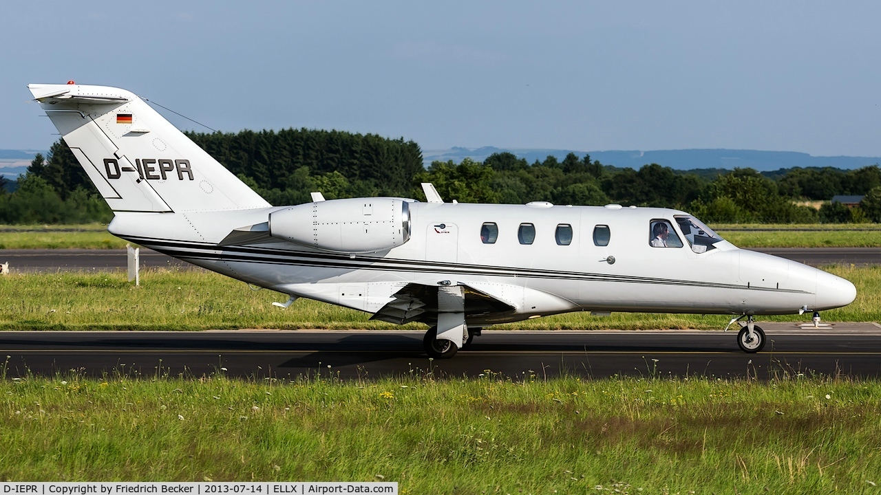 D-IEPR, 2006 Cessna 525 CitationJet CJ1+ C/N 525-0625, taxying to the active