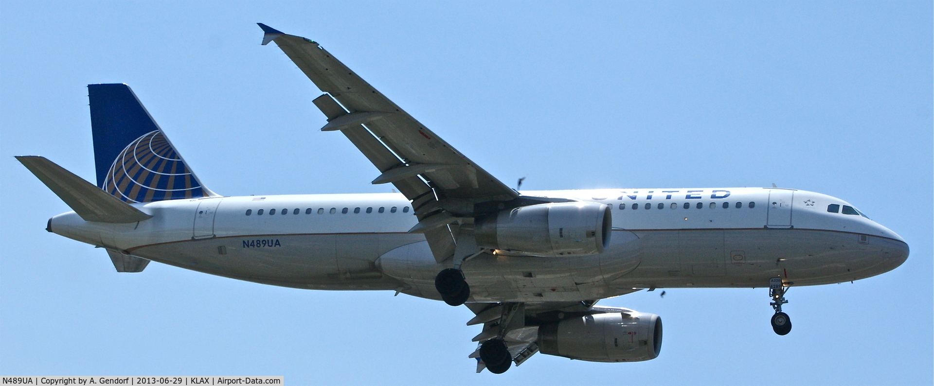 N489UA, 2002 Airbus A320-232 C/N 1702, United, is approaching Los Angeles Int´l(KLAX)