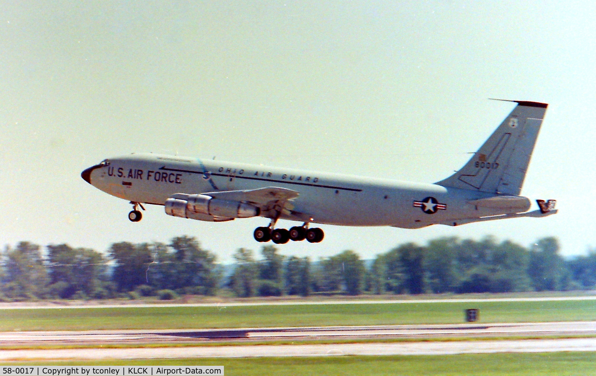 58-0017, 1958 Boeing KC-135E Stratotanker C/N 17762, KC-135E  58-0017 121 ARW Rickenbacker ANGB, OH  converted to KC-135E.  With 171 ARW PA ANG 'Pittsburgh Simply The Best'.  To 132nd Air Refueling Squadron/101st Air Refueling Wing Bangor ANGB, ME, To AMARC as CA0228 Mar 26, 2009 @ Rickenbacker ANGB, OH