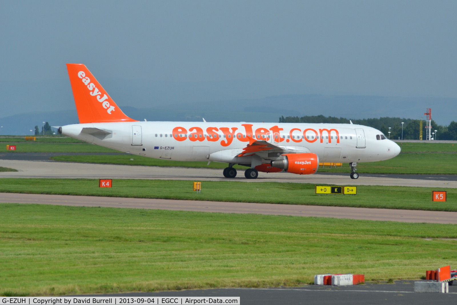 G-EZUH, 2011 Airbus A320-214 C/N 4708, EasyJet Airbus A320-214 taxiing Manchester Airport.