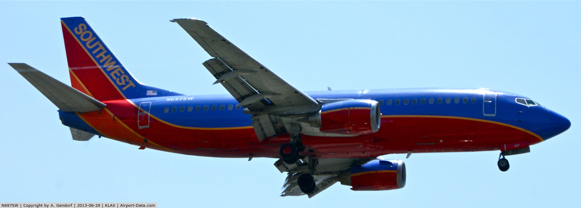 N697SW, 1988 Boeing 737-3TO C/N 23838, Southwest Airlines, approaching RWY 24R at Los Angeles Int´l(KLAX)