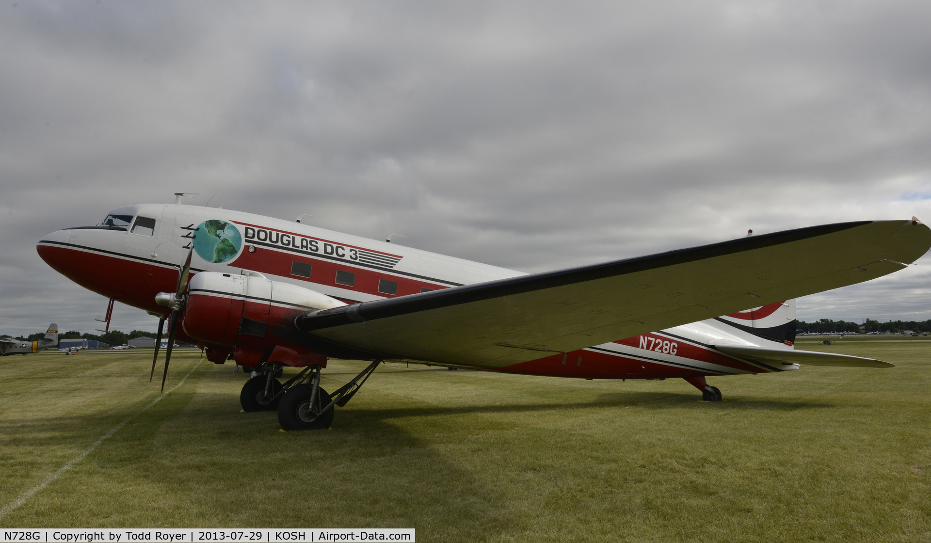 N728G, 1942 Douglas DC-3C (C-47-DL) C/N 4359, Airventure 2013