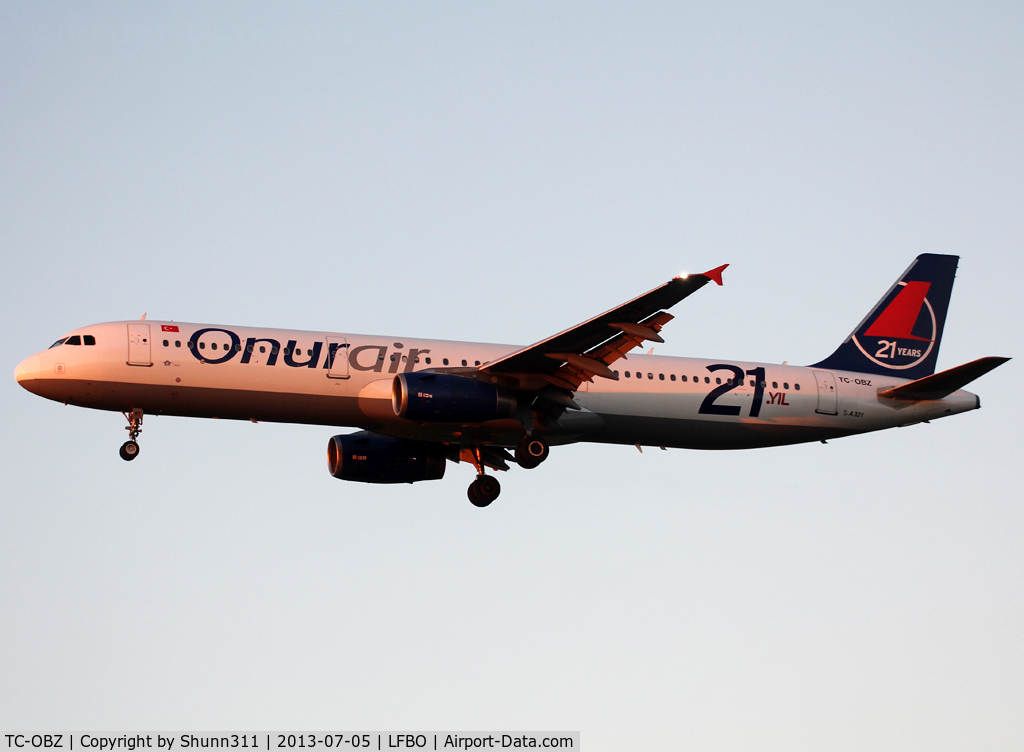 TC-OBZ, 1998 Airbus A321-231 C/N 0811, Landing rwy 32L with additional 21th anniversary patch...