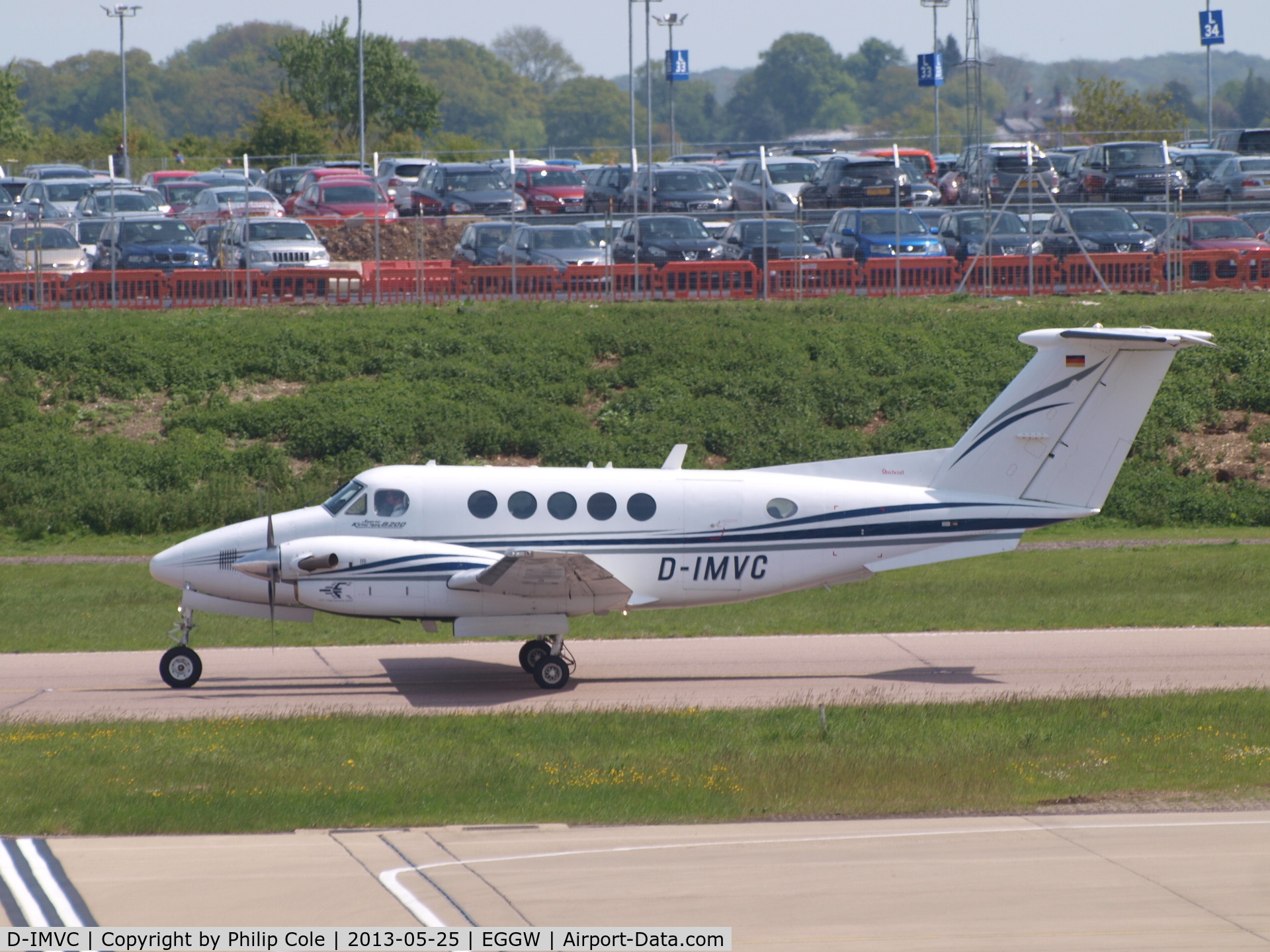 D-IMVC, 2000 Raytheon B200 King Air C/N BB-1741, Visitor to Luton for the Football