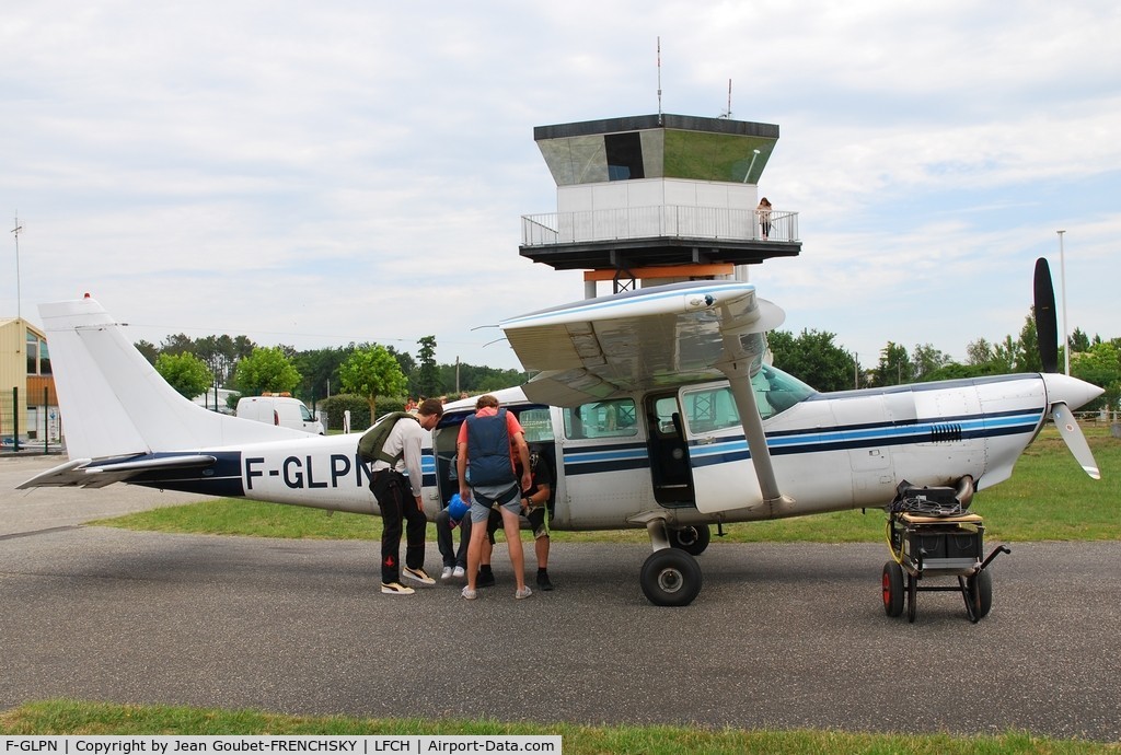 F-GLPN, Cessna 207 Soloy Turbine PAC C/N 207-00595, Wafou paraclub d'Arcachon