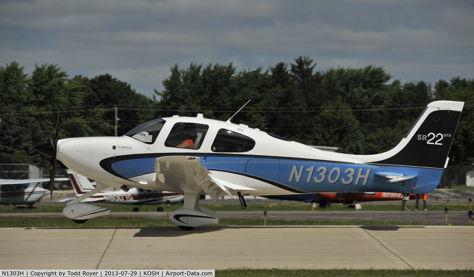 N1303H, Cirrus SR22 GTS C/N 3712, Airventure 2013