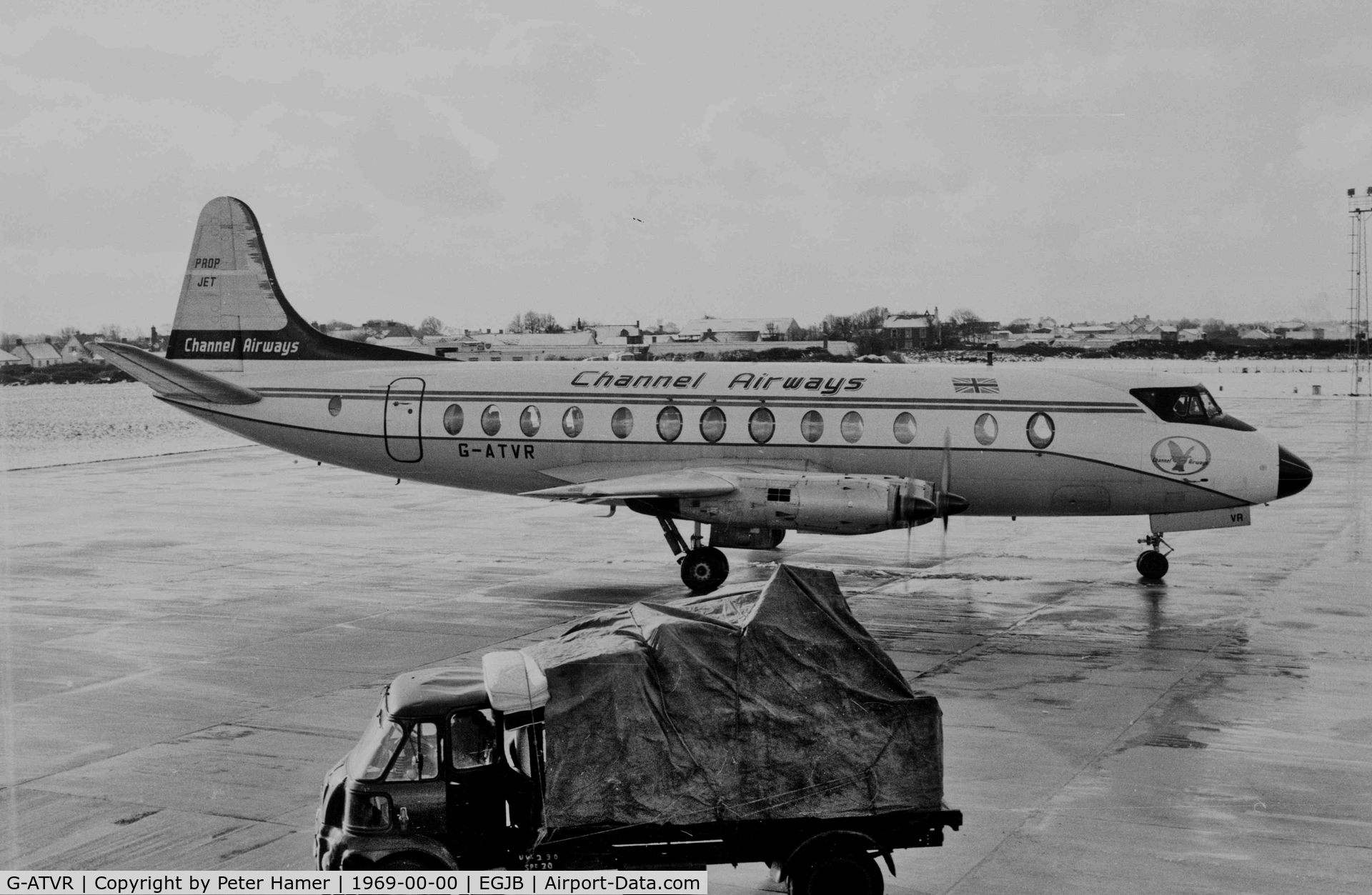 G-ATVR, 1958 Vickers Viscount 812 C/N 365, A rare snowy day at Guernsey in the 1960s