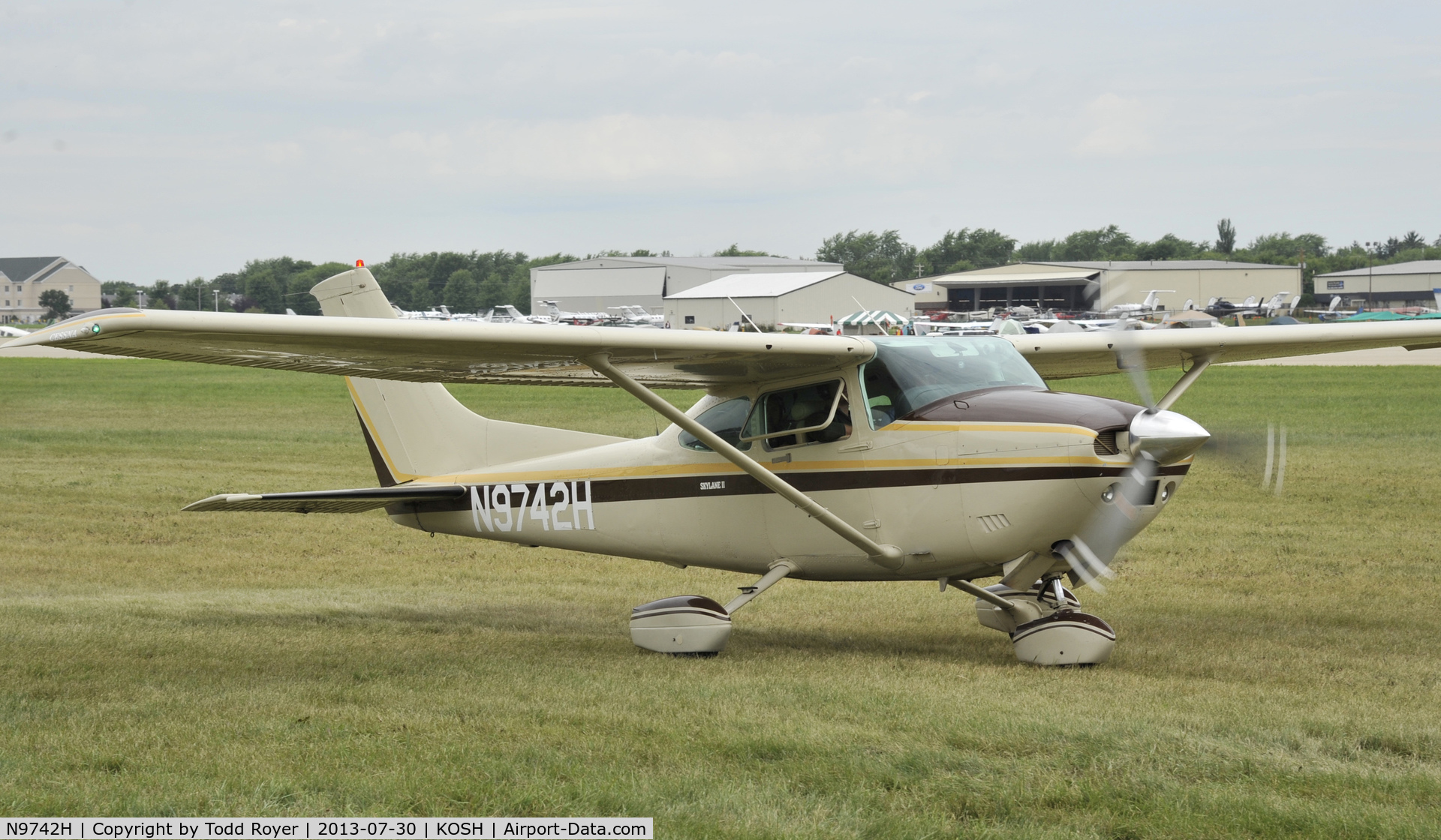 N9742H, 1981 Cessna 182R Skylane C/N 18267989, Airventure 2013