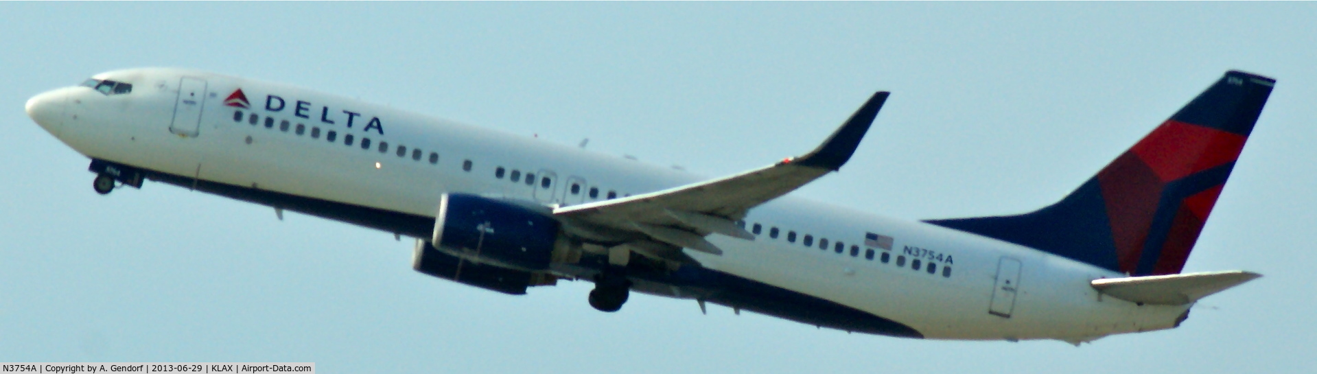 N3754A, 2001 Boeing 737-832 C/N 29626, Delta, seen here departing Los Angeles Int´l(KLAX), bound for Las Vegas Int´l(KLAS)