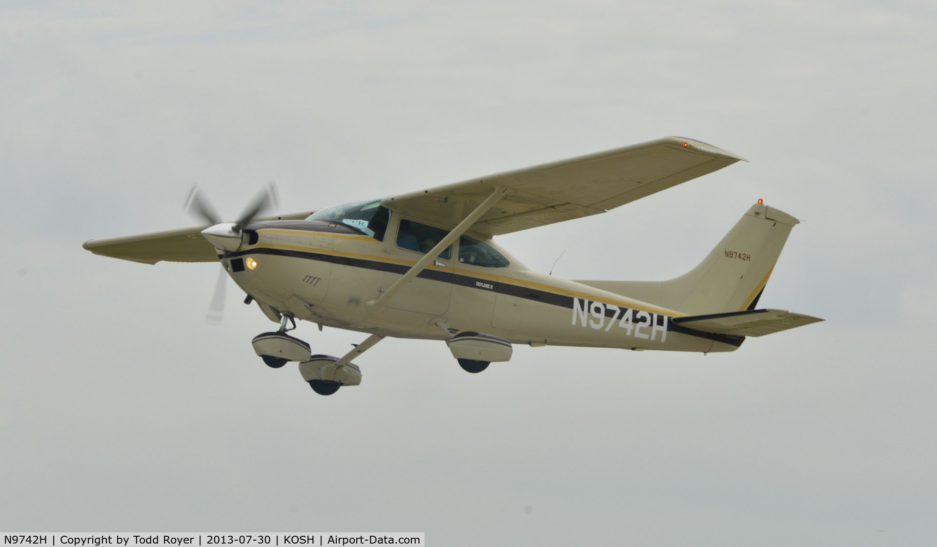 N9742H, 1981 Cessna 182R Skylane C/N 18267989, Airventure 2013