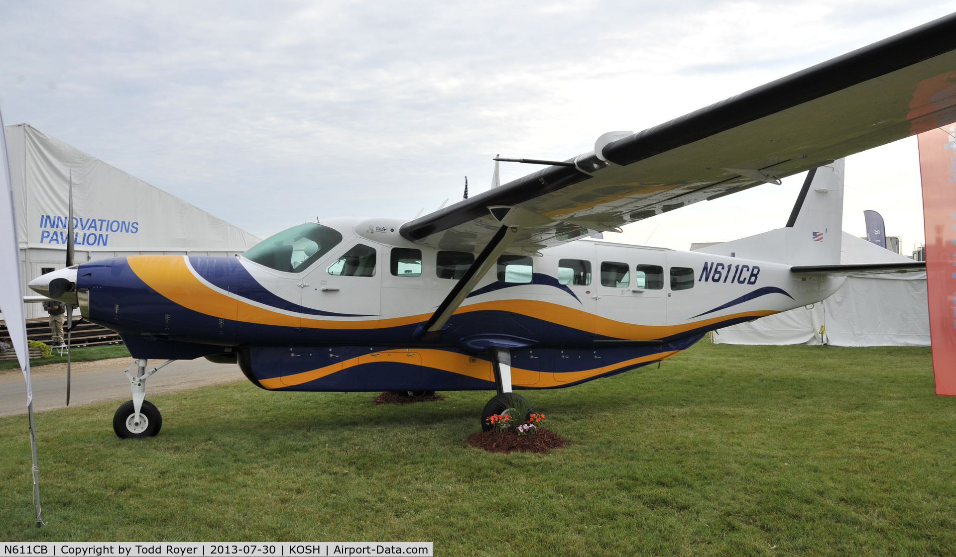 N611CB, 2004 Cessna 208B Grand Caravan C/N 208B1092, Airventure 2013