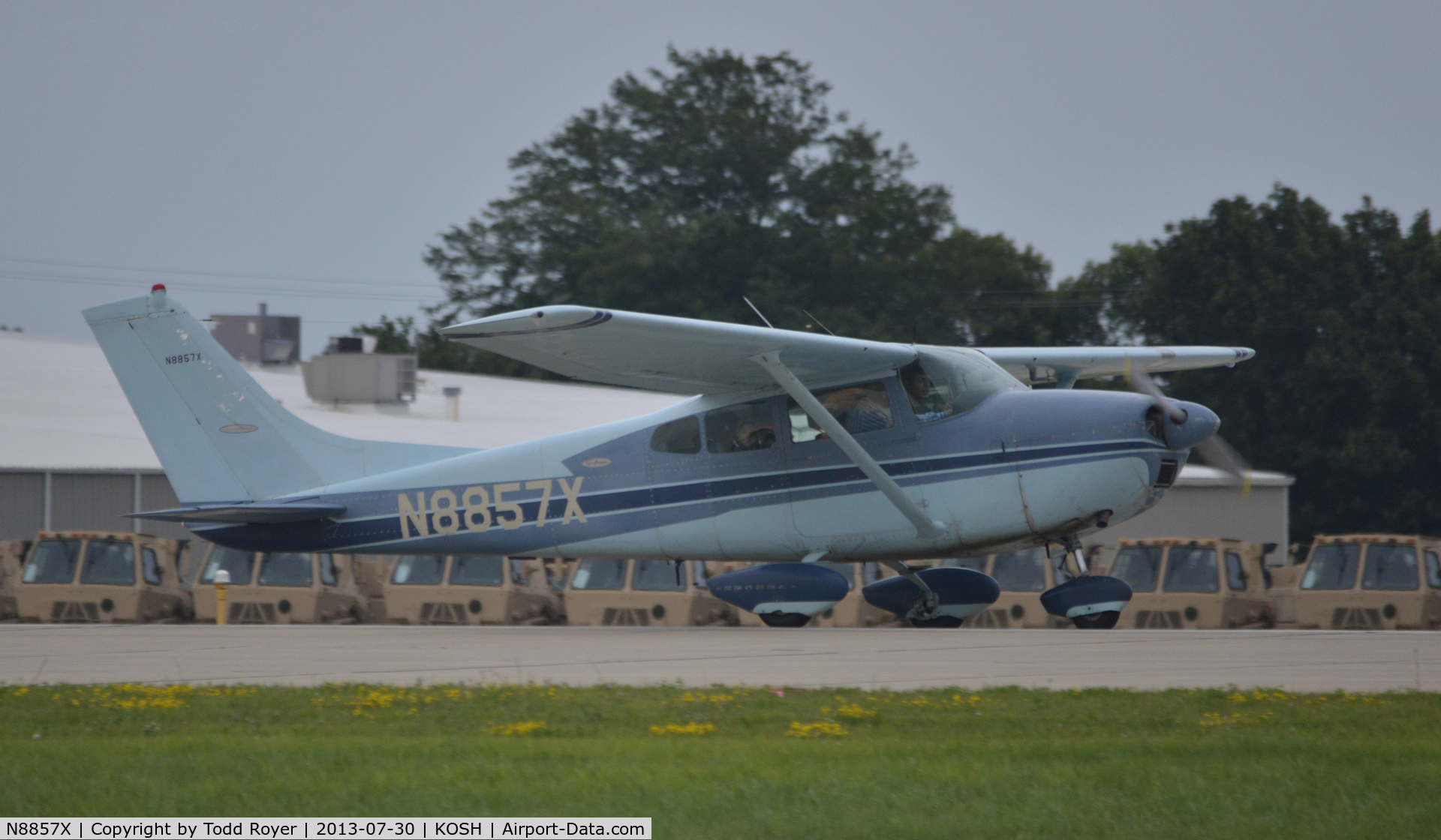 N8857X, 1961 Cessna 182D Skylane C/N 18253257, Airventure 2013
