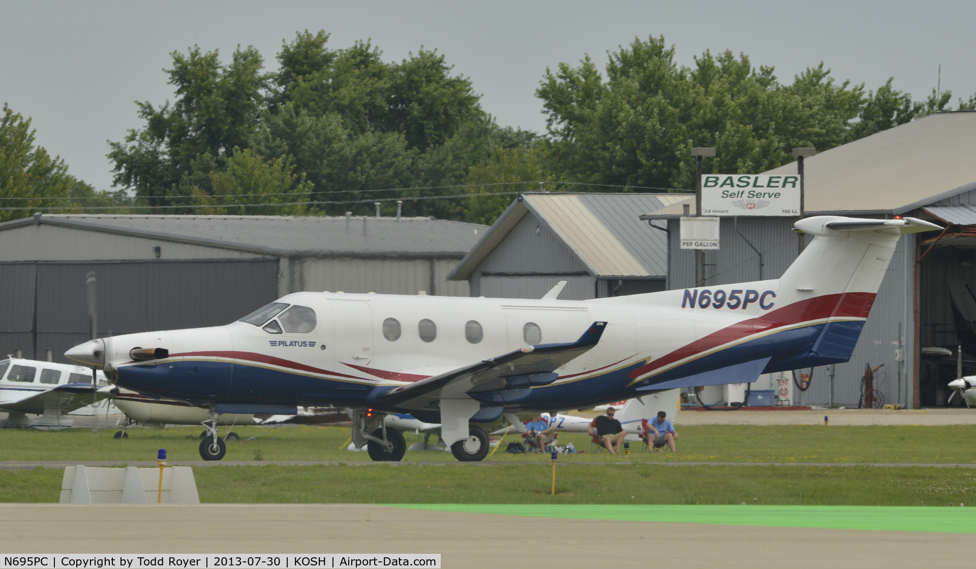 N695PC, 1999 Pilatus PC-12/45 C/N 305, Airventure 2013