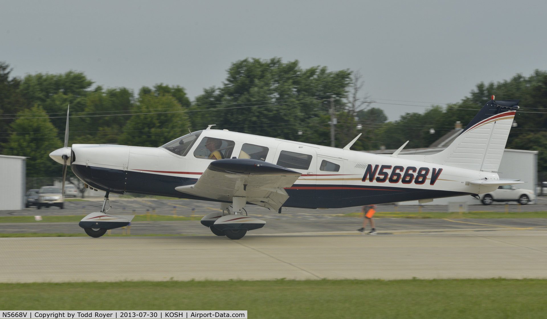 N5668V, 1977 Piper PA-32-300 Cherokee Six C/N 32-7740071, Airventure 2013