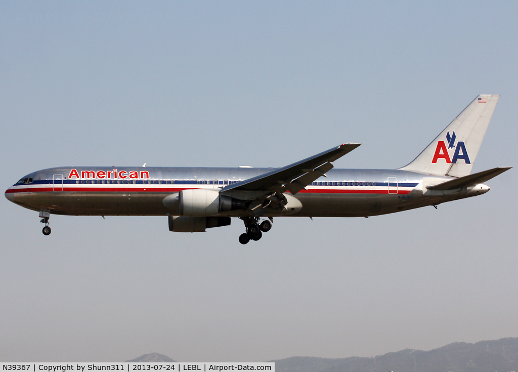 N39367, 1991 Boeing 767-323 C/N 25194, Landing rwy 25R