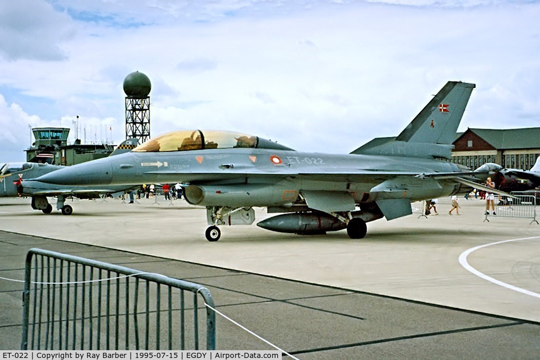 ET-022, 1987 General Dynamics F-16BM Fighting Falcon C/N 6G-16, General Dynamics F-16B Fighting Falcon [6G-16] (Royal Danish Air Force) RNAS Yeovilton~G 15/07/1995