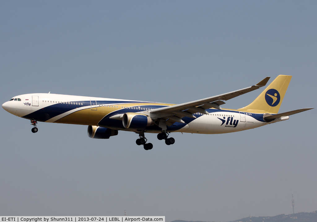 EI-ETI, 1997 Airbus A330-322 C/N 171, LAnding rwy 25R