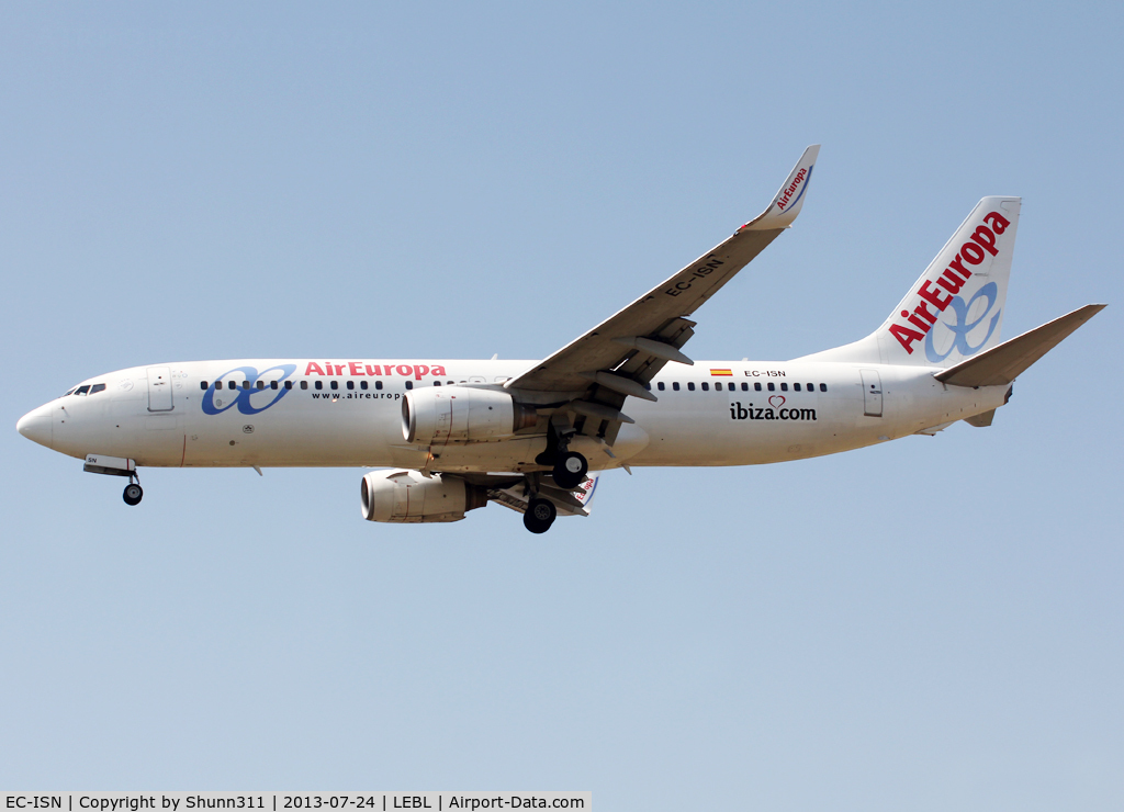 EC-ISN, 2002 Boeing 737-86Q C/N 30291, Landing rwy 25R with additional 'Ibiza.com' titles