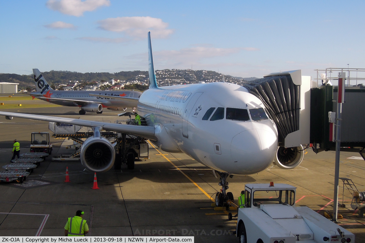 ZK-OJA, 2003 Airbus A320-232 C/N 2085, At Wellington