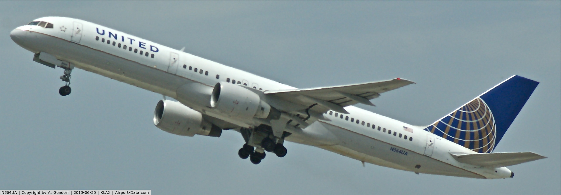 N564UA, 1992 Boeing 757-222 C/N 26666, United, seen here departing at Los Angeles Int´l(KLAX)