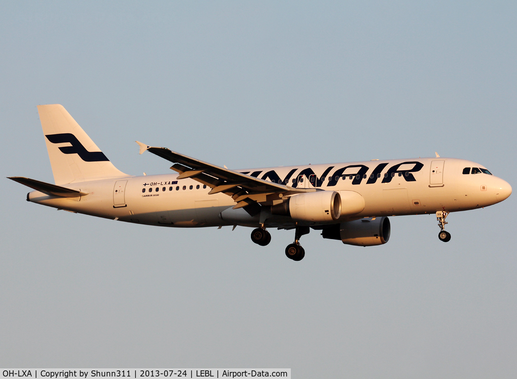 OH-LXA, 2001 Airbus A320-214 C/N 1405, Landing rwy 25R in new c/s