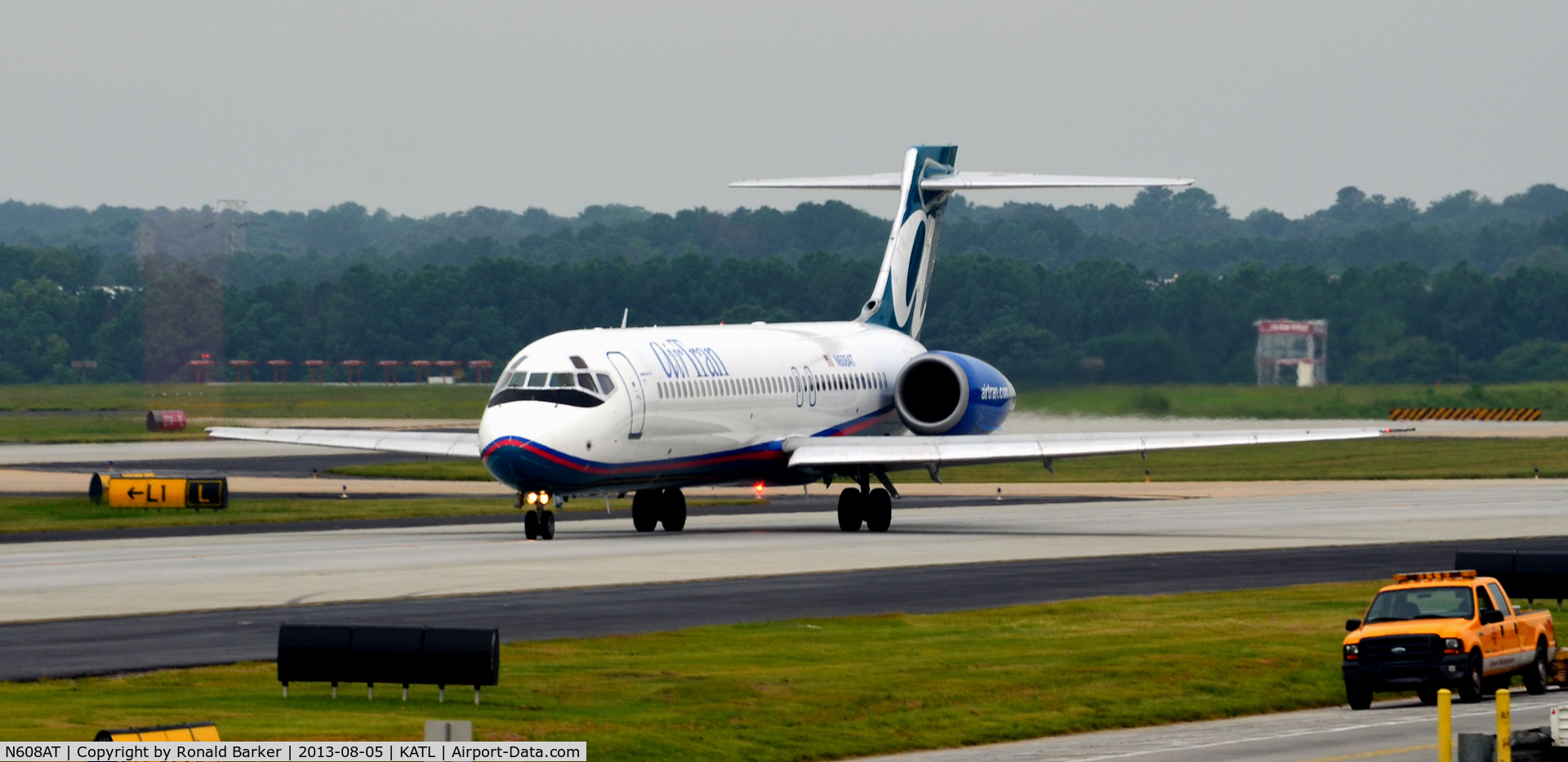 N608AT, 2000 Boeing 717-200 C/N 55081, Taxi Atlanta