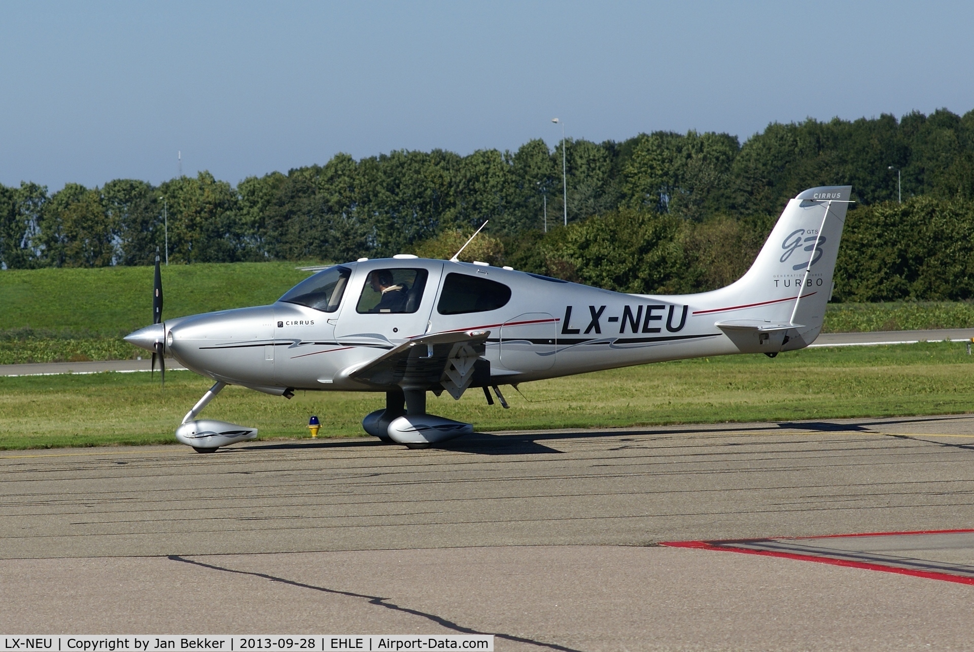 LX-NEU, 2007 Cirrus SR22 G3 GTS Turbo C/N 2688, Airport Lelystad