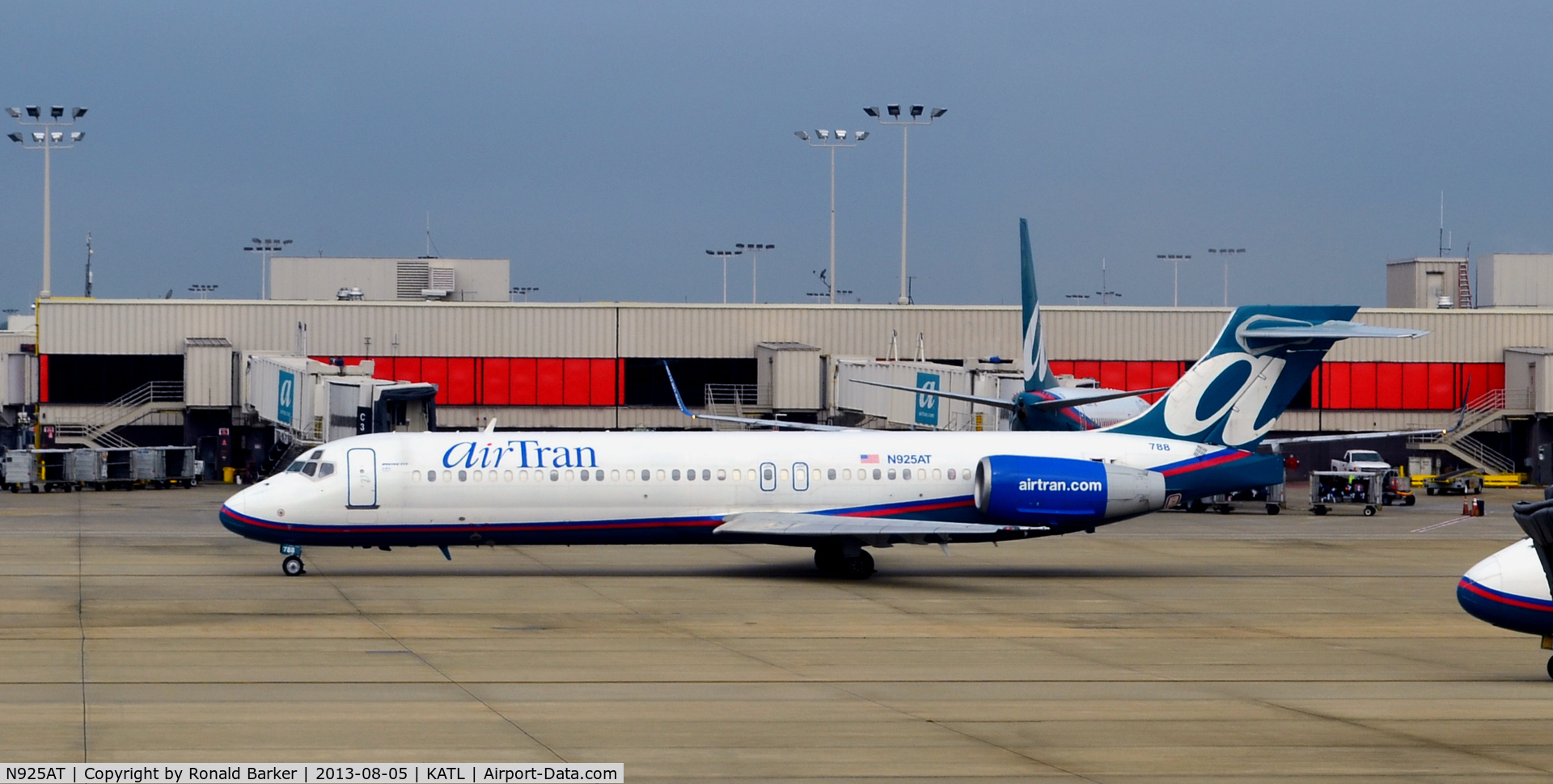 N925AT, 2000 Boeing 717-200 C/N 55079, Taxi for takeoff Atlanta