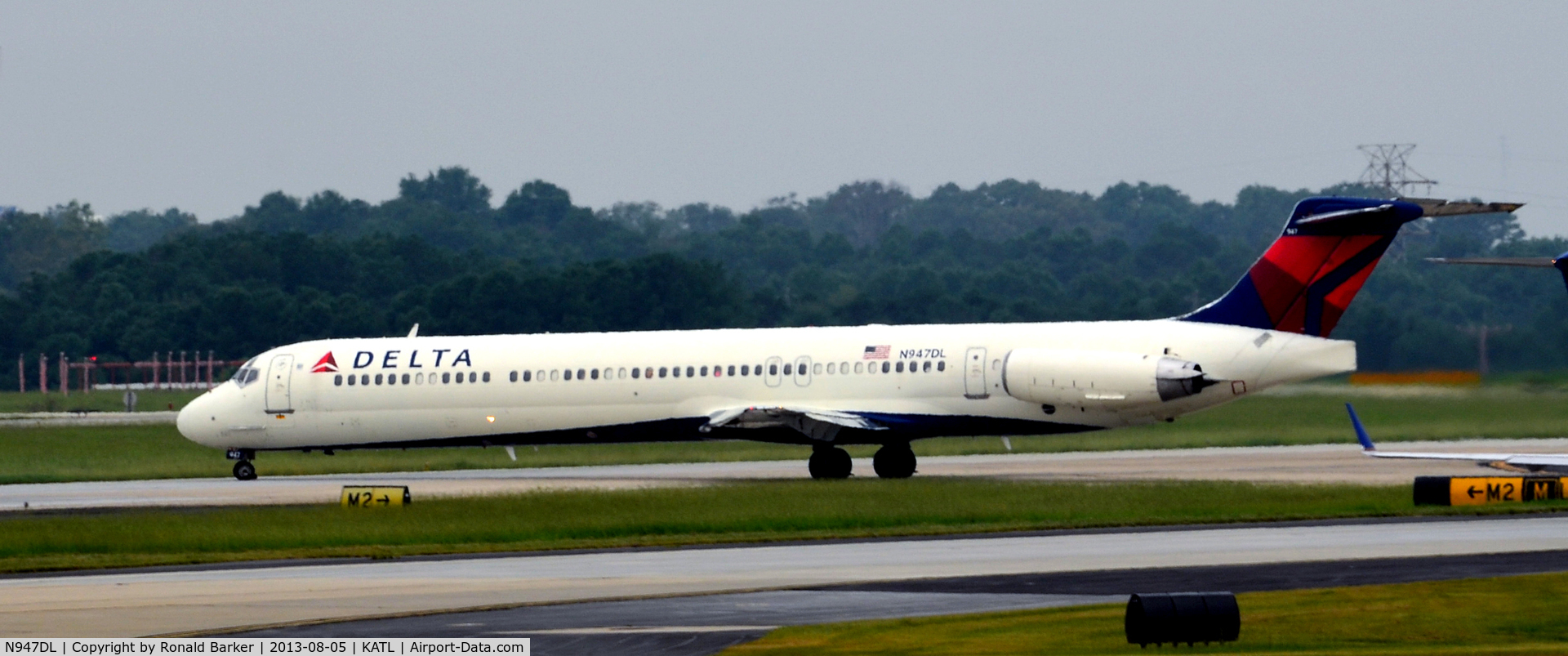 N947DL, 1989 McDonnell Douglas MD-88 C/N 49878, Taxi Atlanta