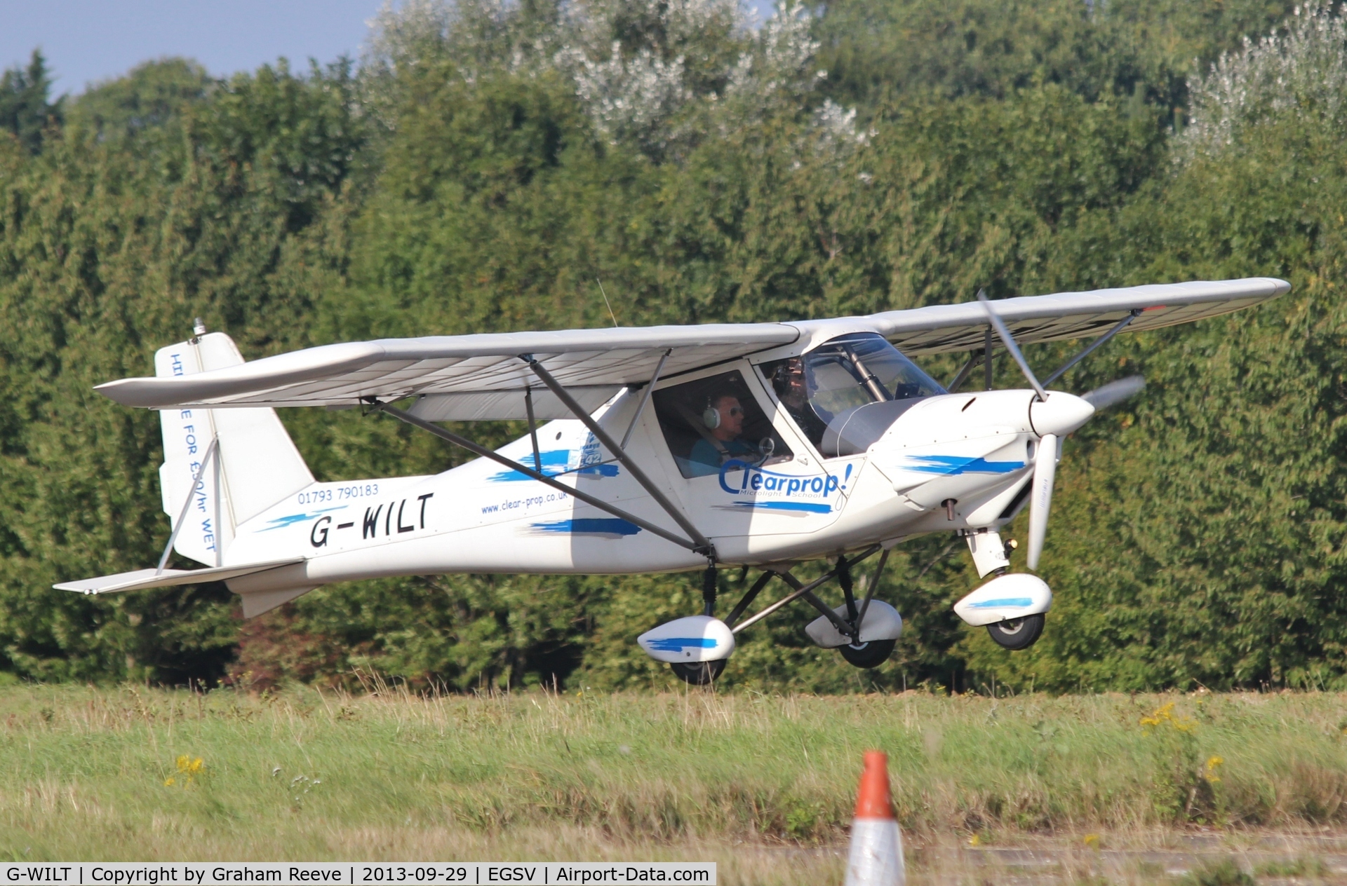 G-WILT, 2005 Comco Ikarus C42 FB100 C/N 0506-6687, About to touch down.