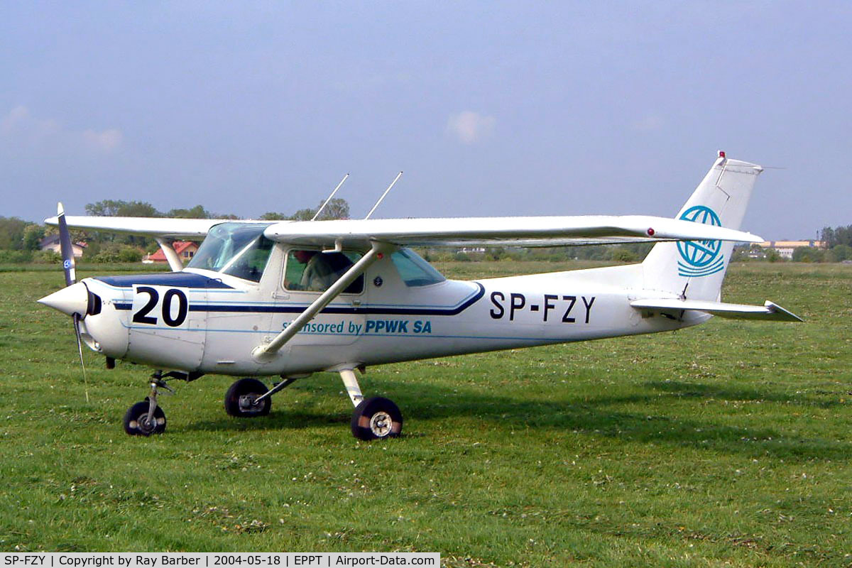 SP-FZY, 1981 Cessna 152 C/N 15285240, Cessna 152 [152-85240] Piotrkow-Trybunalski~SP 18/05/2004