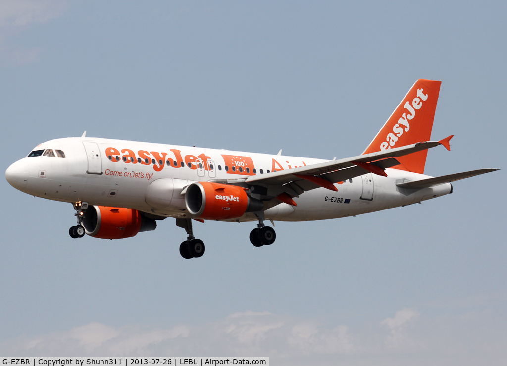 G-EZBR, 2007 Airbus A319-111 C/N 3088, Landing rwy 25R with additional 100th Airbus patch...