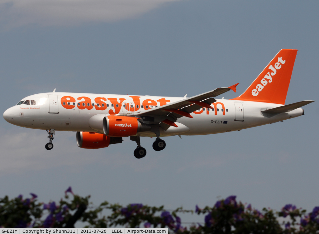G-EZIY, 2005 Airbus A319-111 C/N 2636, Landing rwy 25R with additional small 'Discover Scotland' titles
