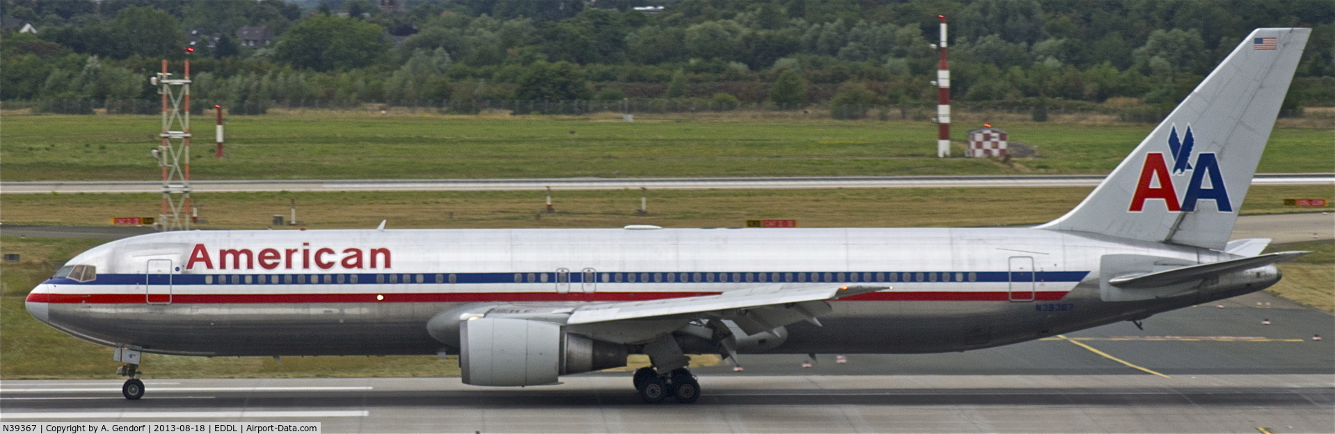 N39367, 1991 Boeing 767-323 C/N 25194, American Airlines, is speeding up on RWY 23L at Düsseldorf Int´l(EDDL)