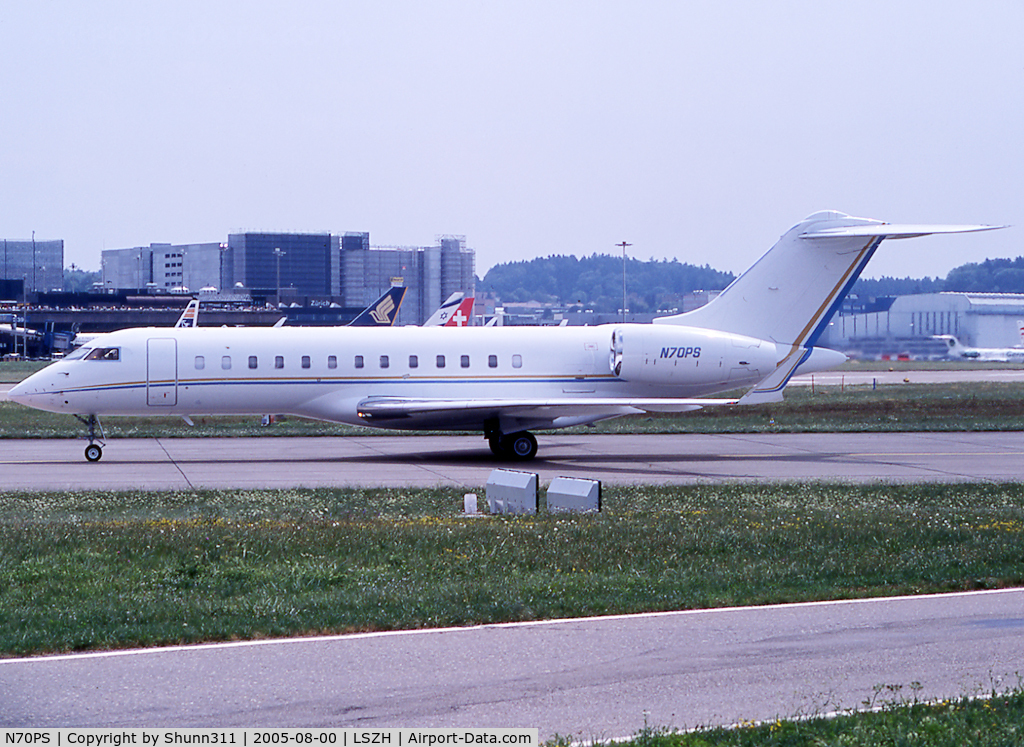N70PS, 1999 Bombardier BD-700-1A10 Global Express C/N 9012, Taxiing for departure...