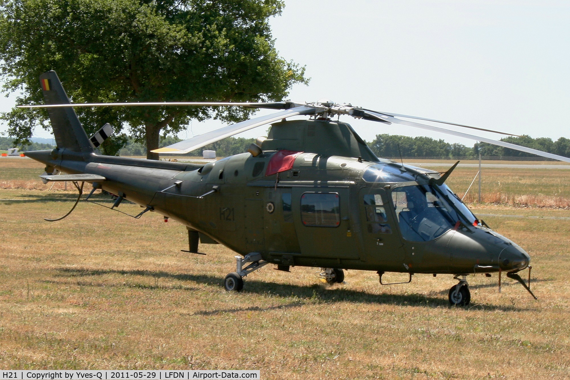H21, Agusta A-109BA C/N 0321, Belgian Army Agusta A-109BA, Rochefort-St Agnant AB 721 (LFDN-RCO) open day 2011