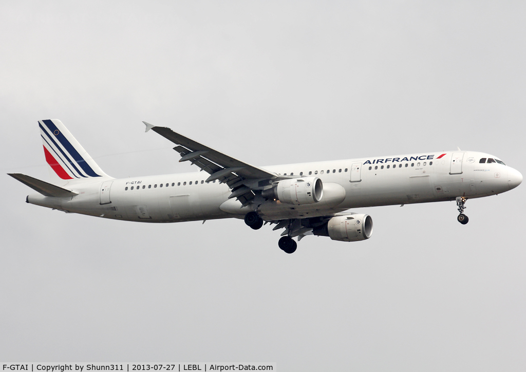F-GTAI, 2000 Airbus A321-211 C/N 1299, Landing rwy 07L in modified new c/s