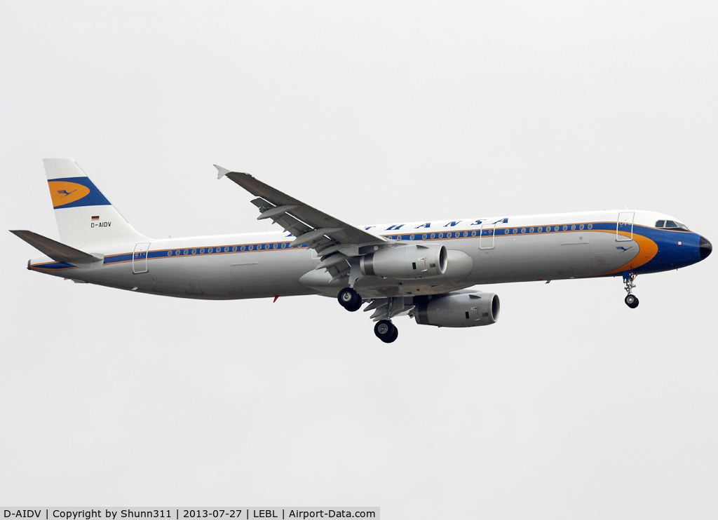 D-AIDV, 2012 Airbus A321-231 C/N 5413, Landing rwy 07L in Retrojet c/s