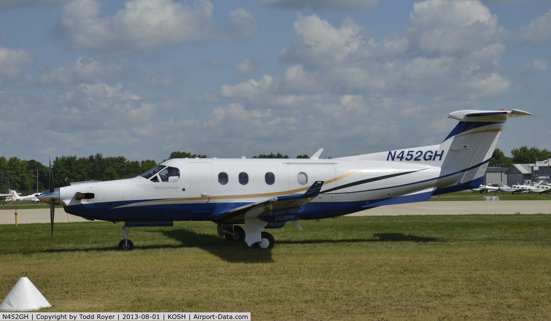 N452GH, 2005 Pilatus PC-12/45 C/N 628, Airventure 2013