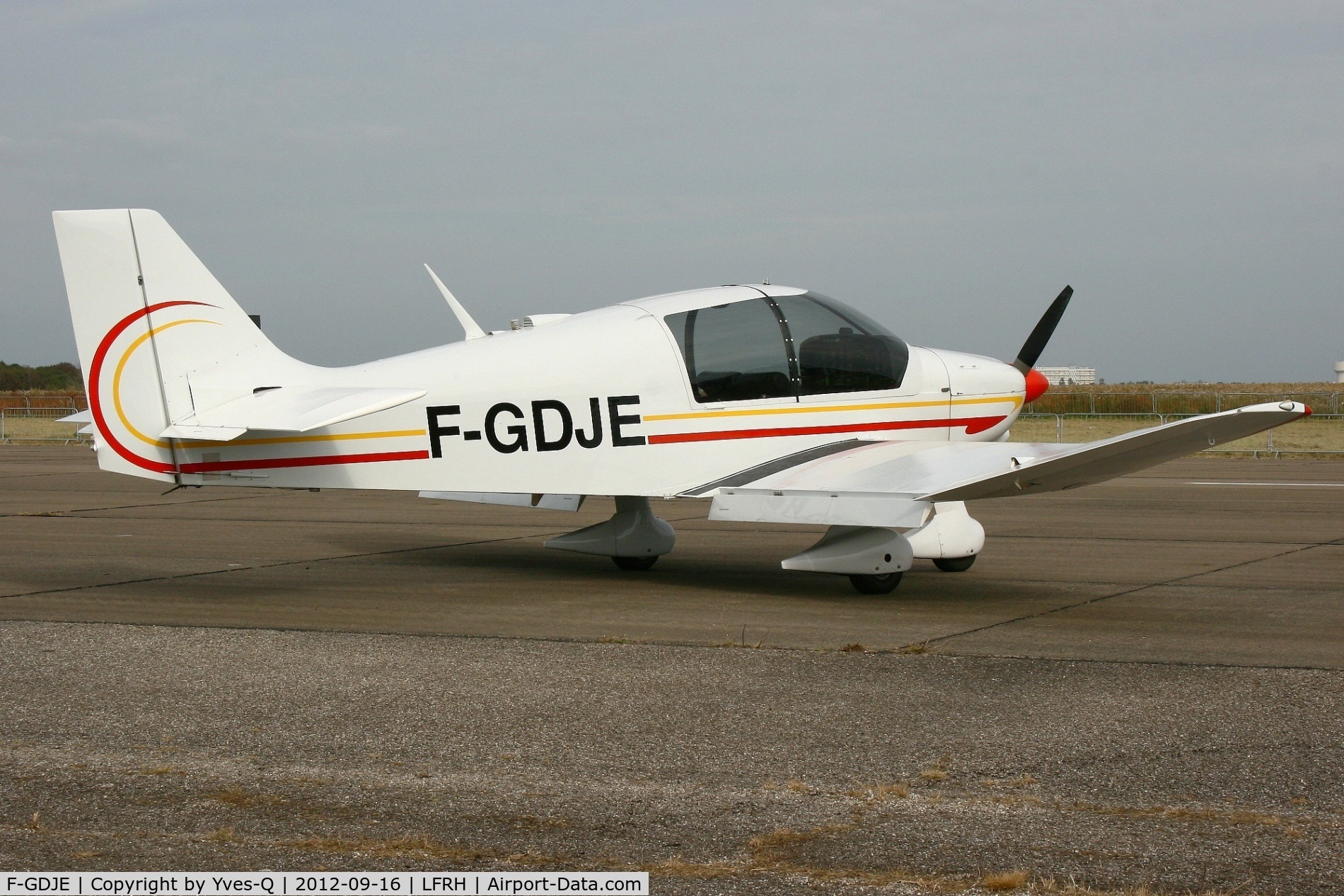 F-GDJE, Robin DR-400-120 C/N 1527, Robin DR-400-120, Lann Bihoué Air Base (LFRH-LRT)