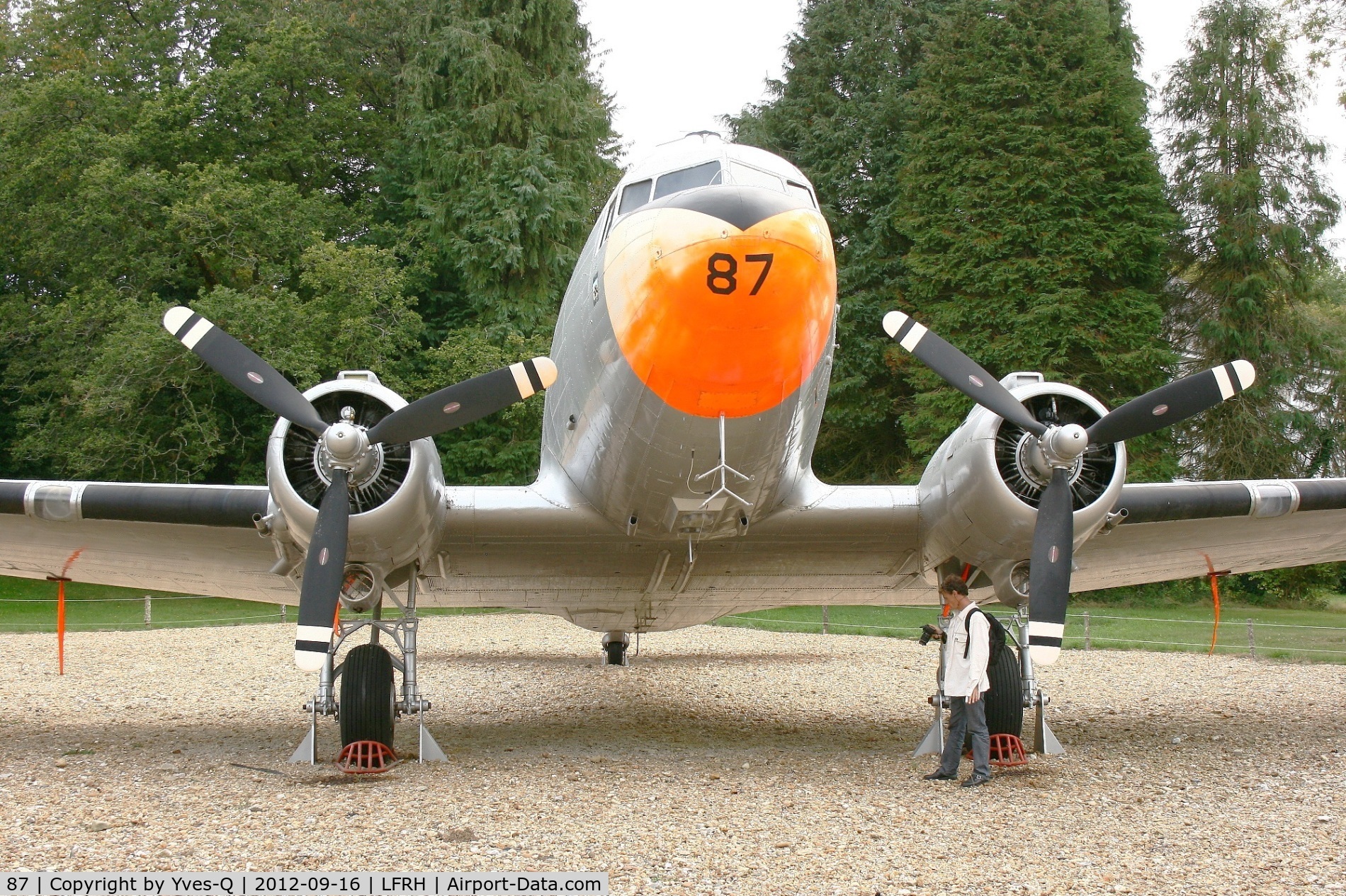 87, 1942 Douglas DC-3A-360 (C-47) C/N 4579, Douglas C-47 DL, Displayed at Lann Bihoué Air Base (LFRH-LRT)