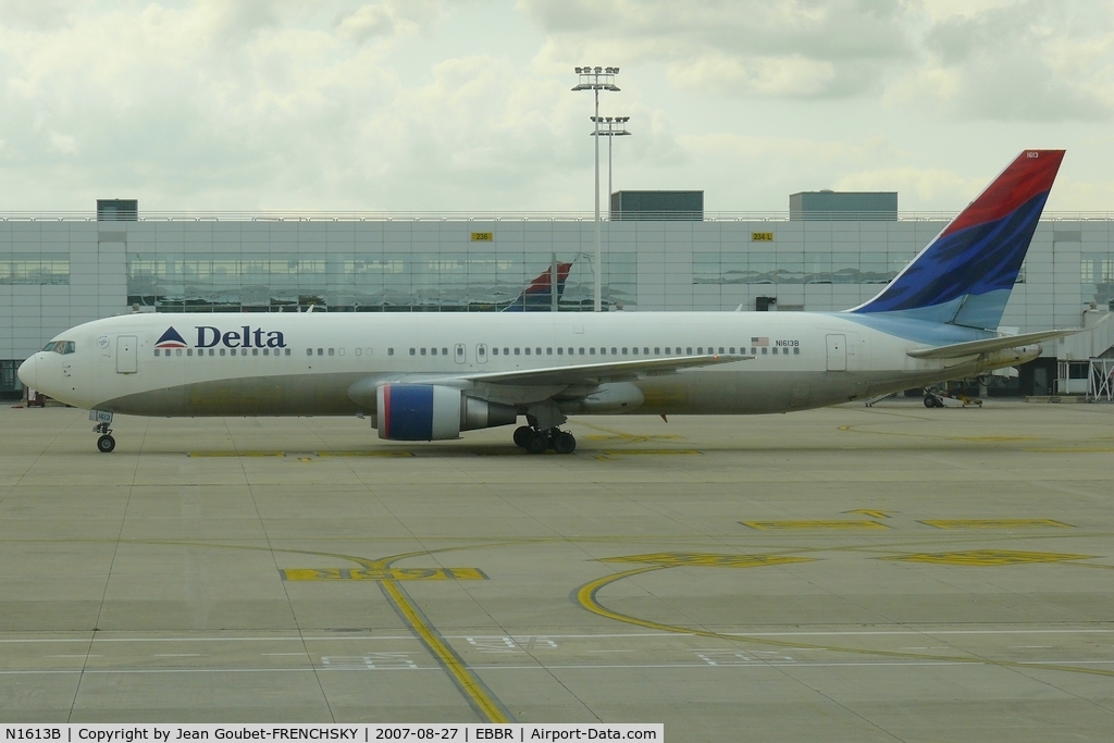 N1613B, 2001 Boeing 767-332 C/N 32776, DELTA