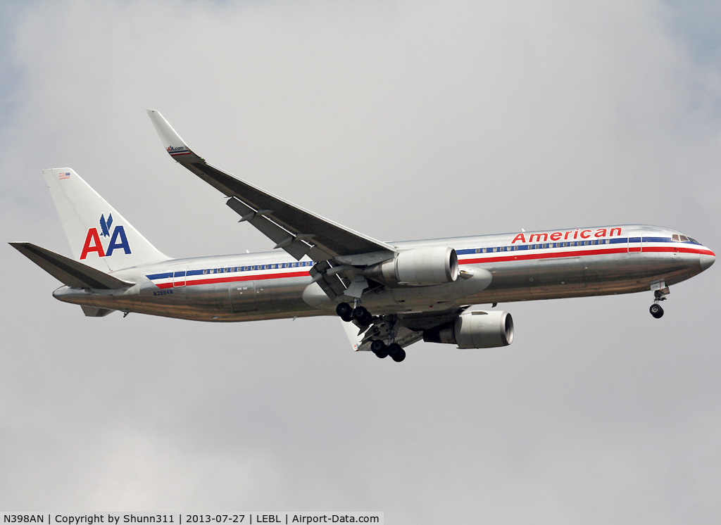 N398AN, 1999 Boeing 767-323ER C/N 29605, Landing rwy 07L