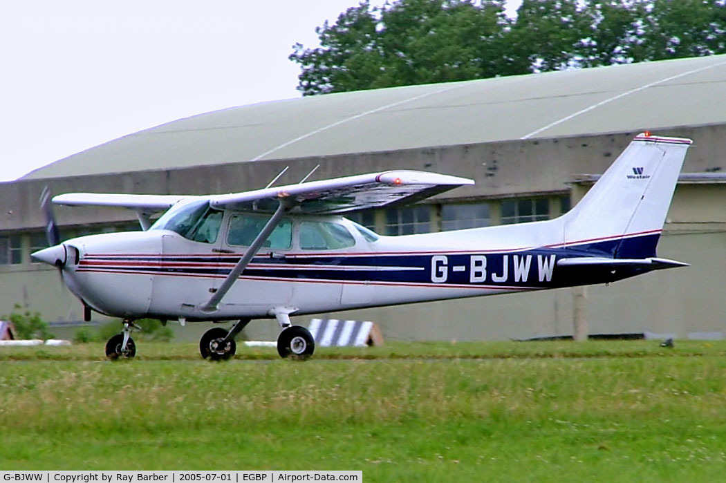 G-BJWW, 1982 Reims F172P Skyhawk C/N F17202148, R/Cessna F.172P Skyhawk [2148] Kemble~G 01/07/2005